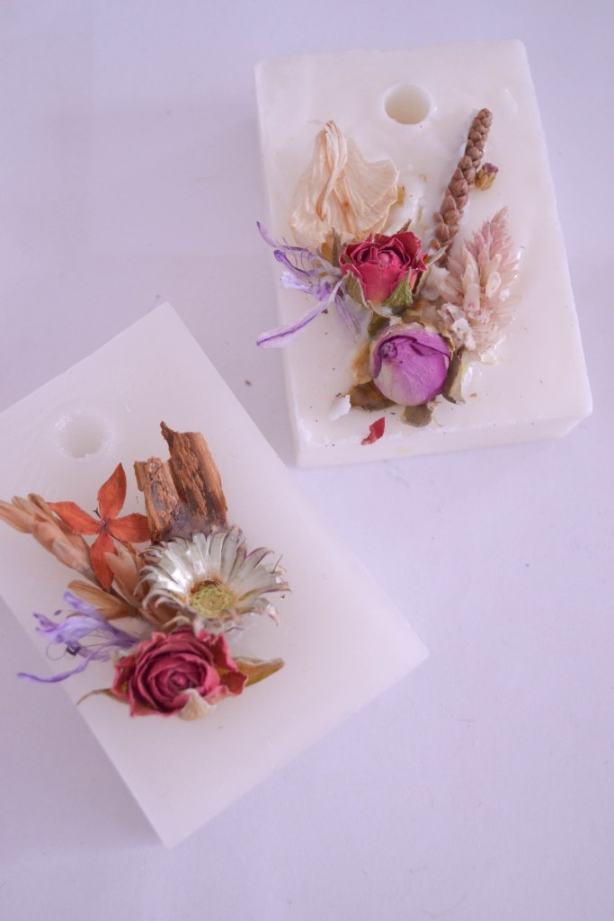 Jabones con flores para recuerdos en eventos