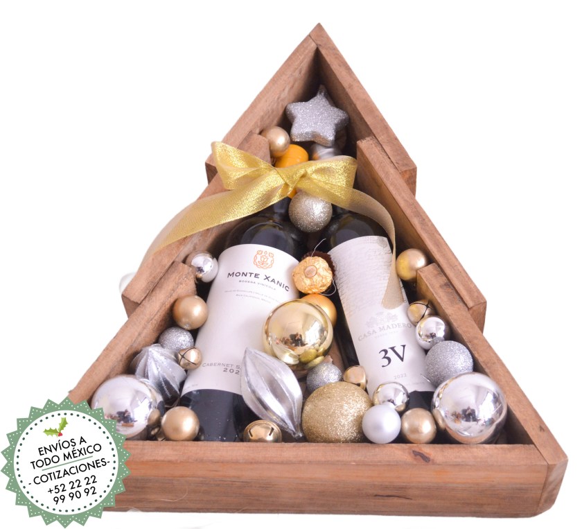 Cajas de regalo navideñas con vino en base de arbolito navideño