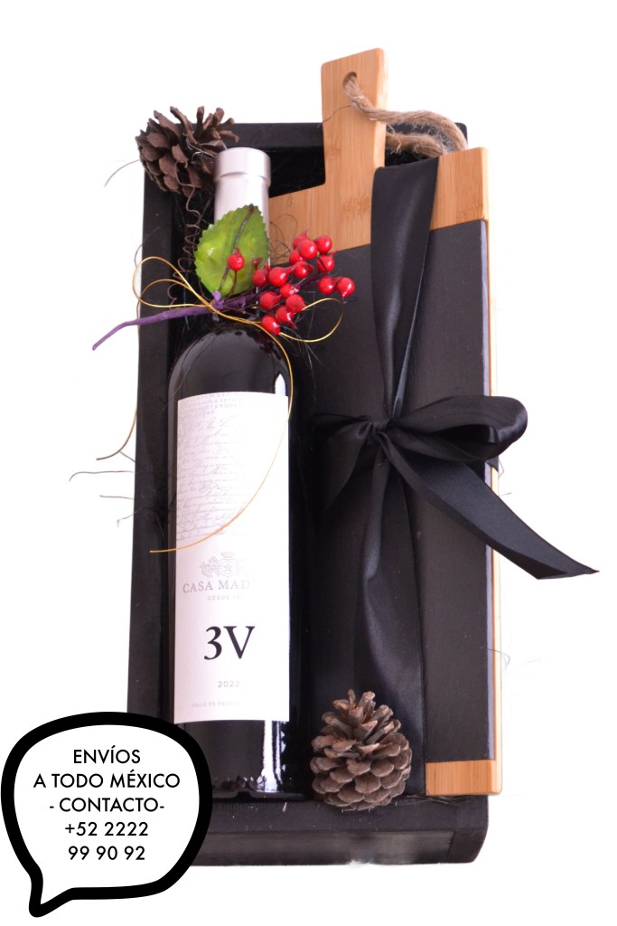 Arreglos navideños con vino mexicano 3V de Casa Madero