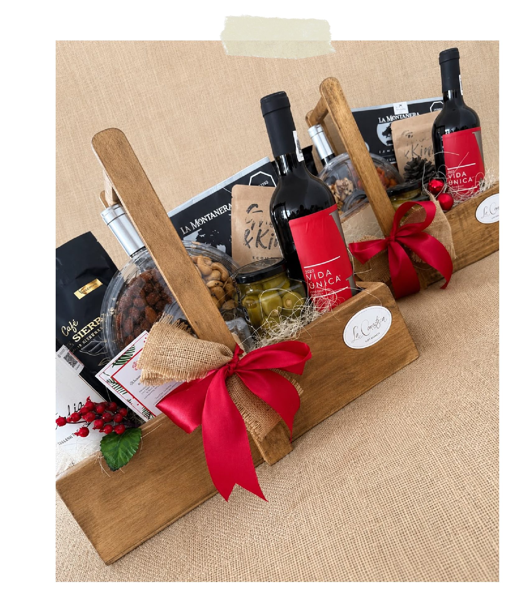 Arcones navideños elegantes con vinos premium y quesos semi curados