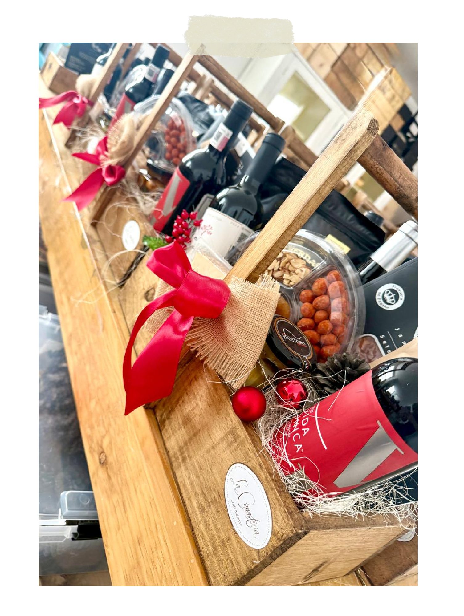 Arcones navideños gourmet con vinos y queso semi curados La Canastería